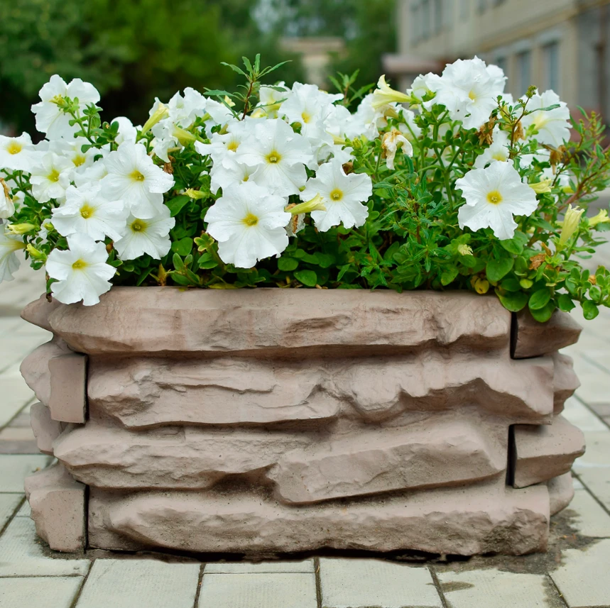 Цветник «Груда из камня»